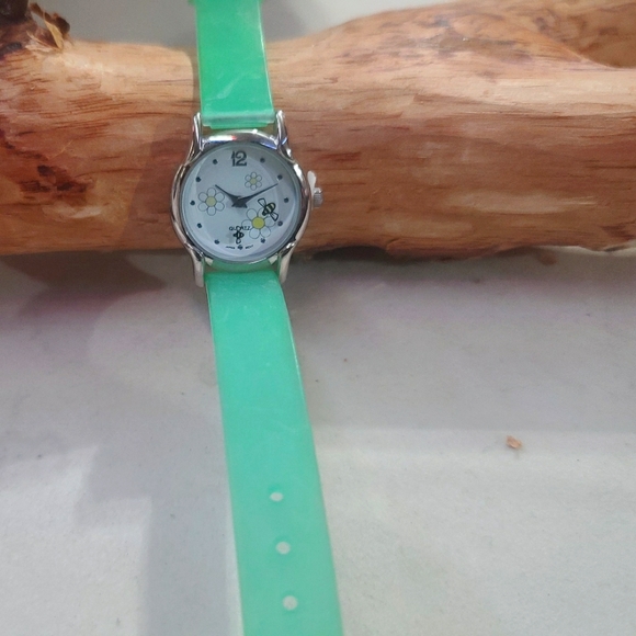 Bee's Watch - Picture 12 of 16